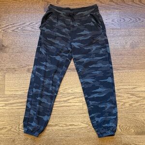 Athleta Kids Black and Gray Camouflage Joggers size girls M